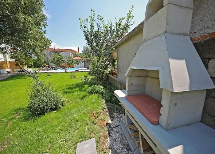 Apartment 877-2 *